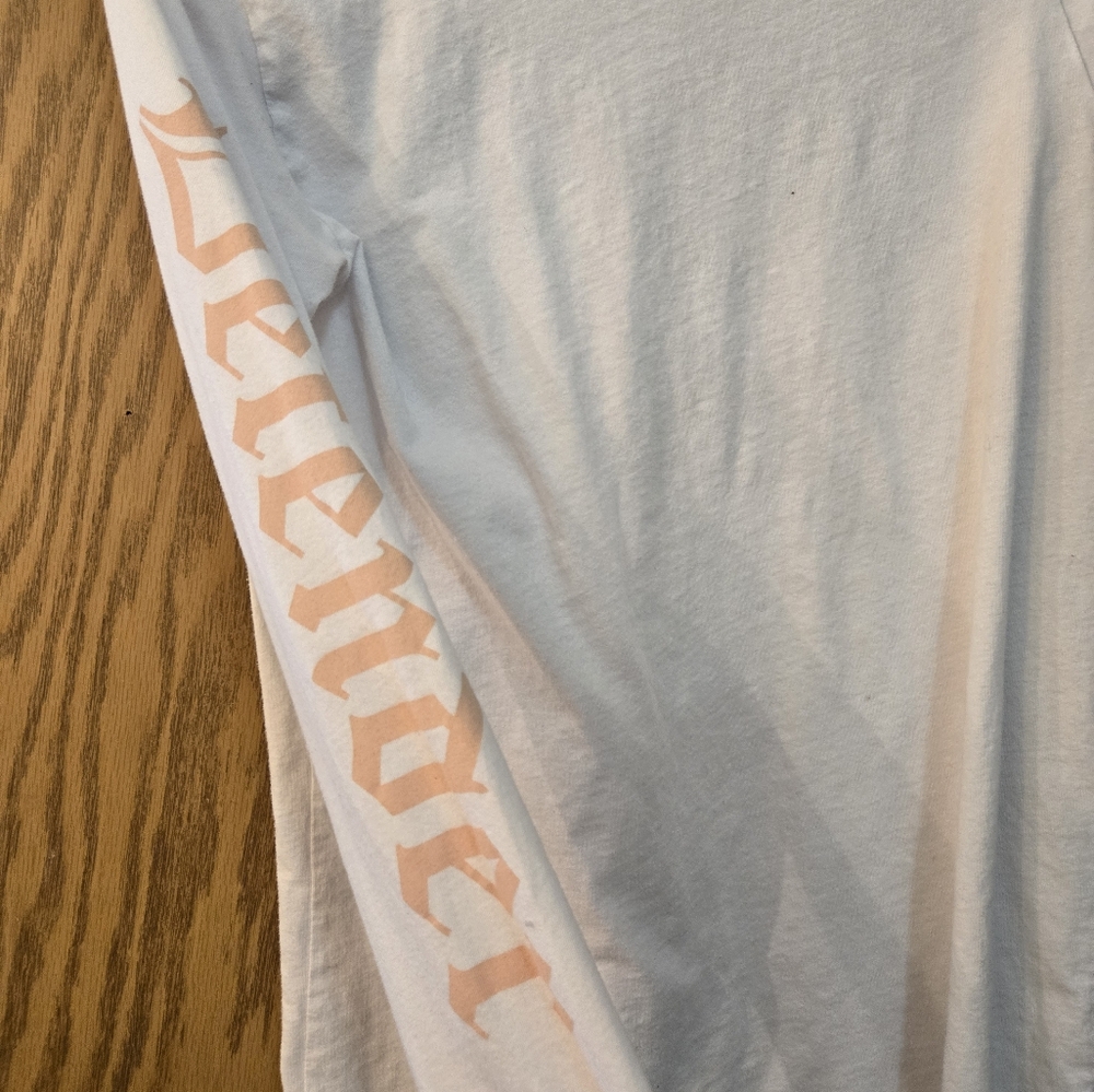 Very cute long sleeve "Defender" concert tee. Size small. - Picture 6 of 10